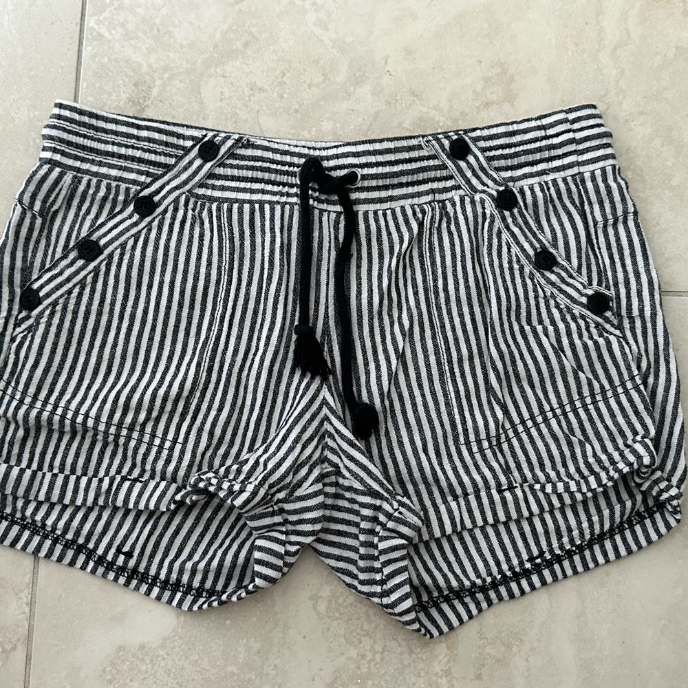 Rewind striped shorts juniors size 9/29  (0159)